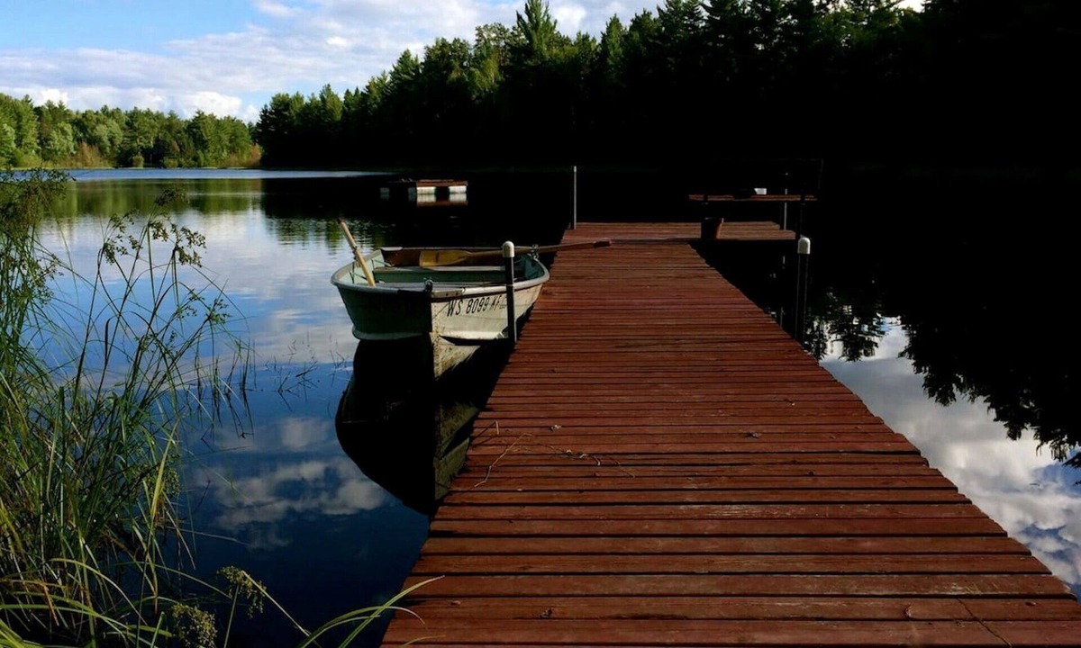 Hayward House | Serene Seeley Lakehouse (close to Hayward and Cable alike)