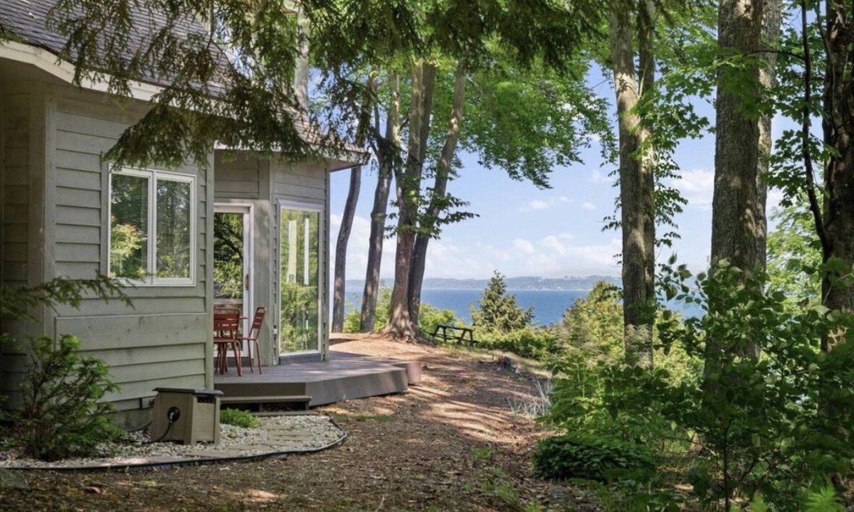 Traverse City House | Serenity Overlook-Luxury Estate With Hot Tub