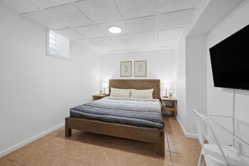 Shadyside House | Shadyside, Pittsburgh !A Modern and Bright Private Bedroom with Shared Bathroom