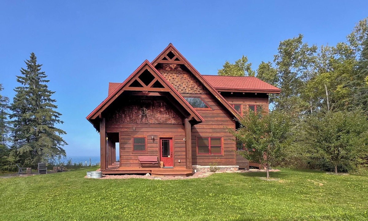 Herbster House | Shooting Star | Stylish Cabin on the Big Water