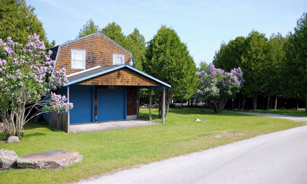 Drummond House | Shore Thing with Bunkhouse on Drummond Island