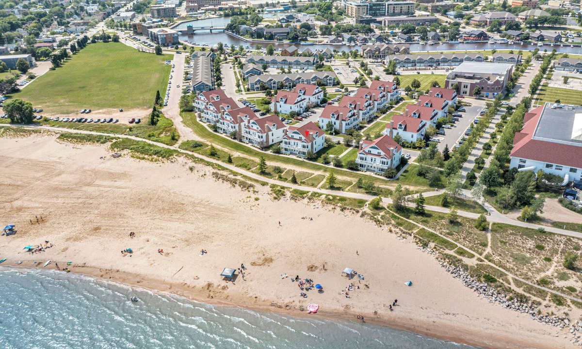 Sheboygan Villa | Shoreline Sanctuary - 4 Bedroom Beachfront Condo