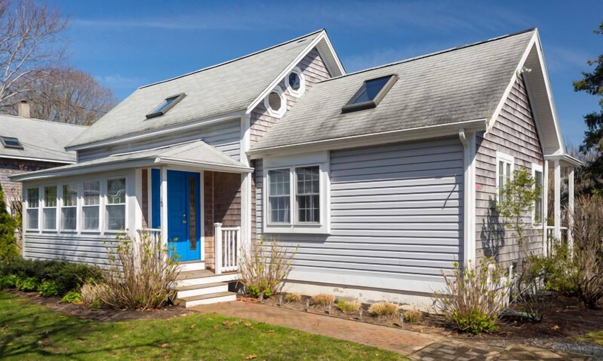 Harwich Port House | Short distance to private Association Beach