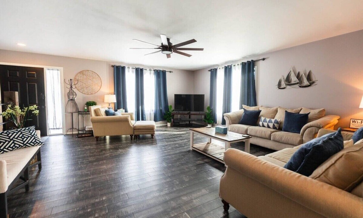 Sioux Falls House | Short Drive Away From Sioux Falls Shopping Hotspots