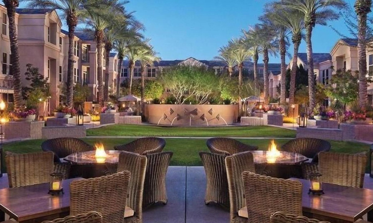 Gainey Village Villas House | Short Drive to Desert Botanical Gardens! 2 Pet-friendly Suites w/ Free Parking!