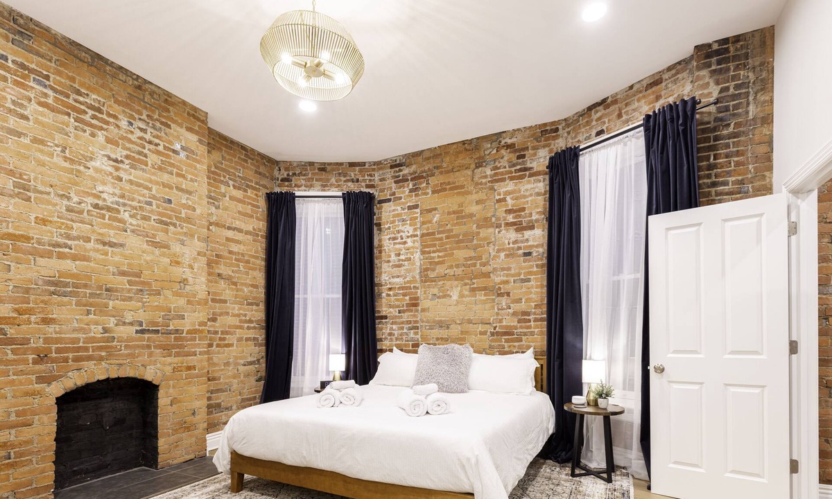 Italian Village Apartment | Short North | Brand New! | Free Off-Street Parking | Walkable