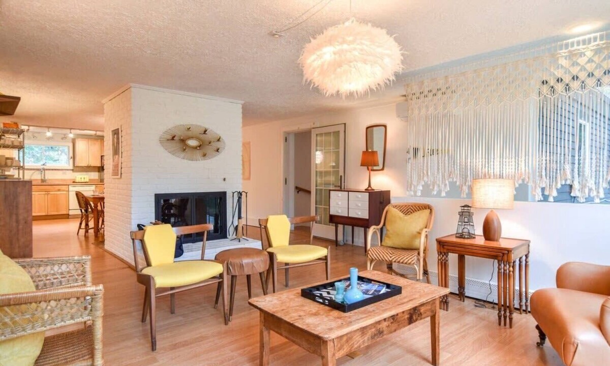 Wellfleet House | Short Walk to Long Pond Swimming Beach!