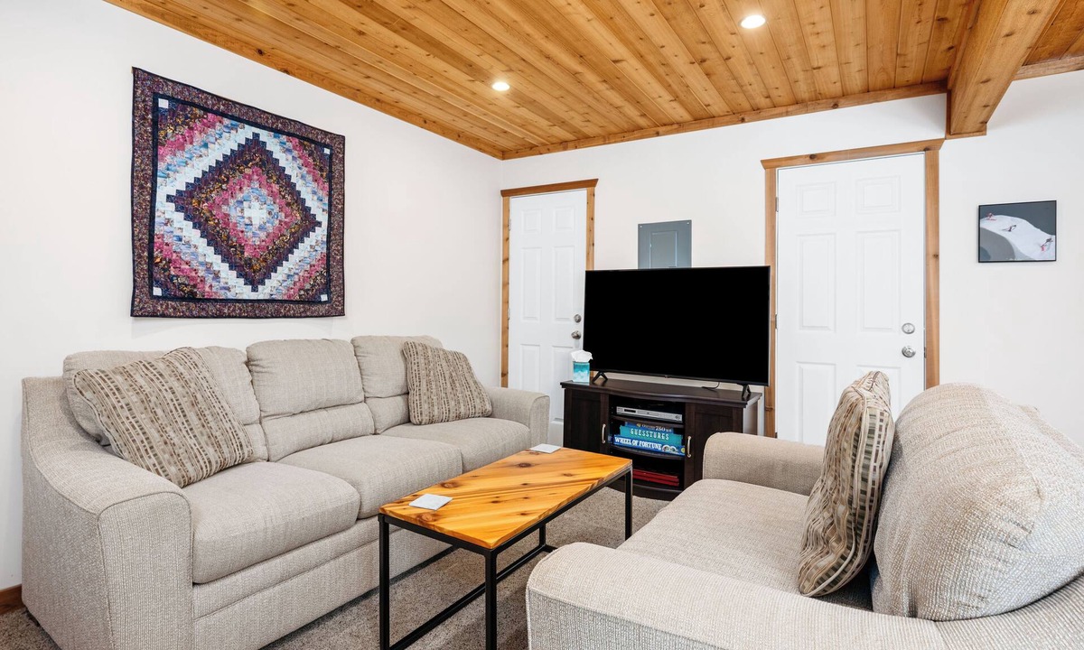 Thompsonville House | Ski From the Tee @ Crystal Mountain