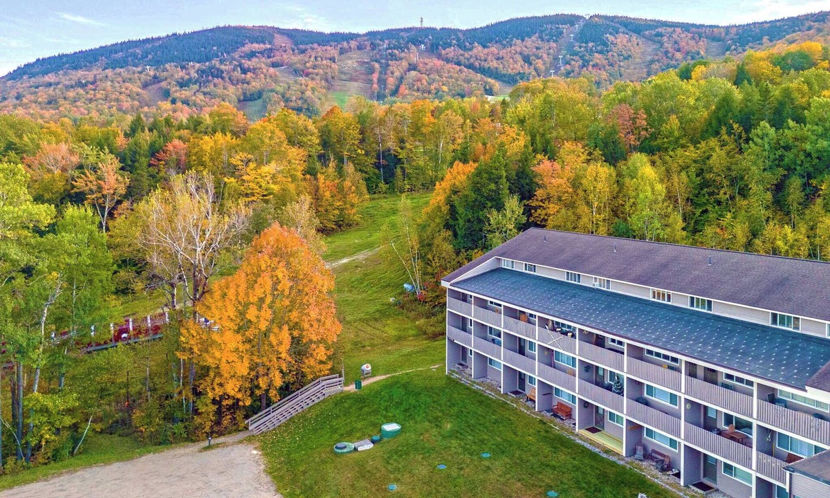 Sunday River Area Condo | Ski-in/Ski-out Fall Line Condo w/Indoor Heated Pool & Hot Tub