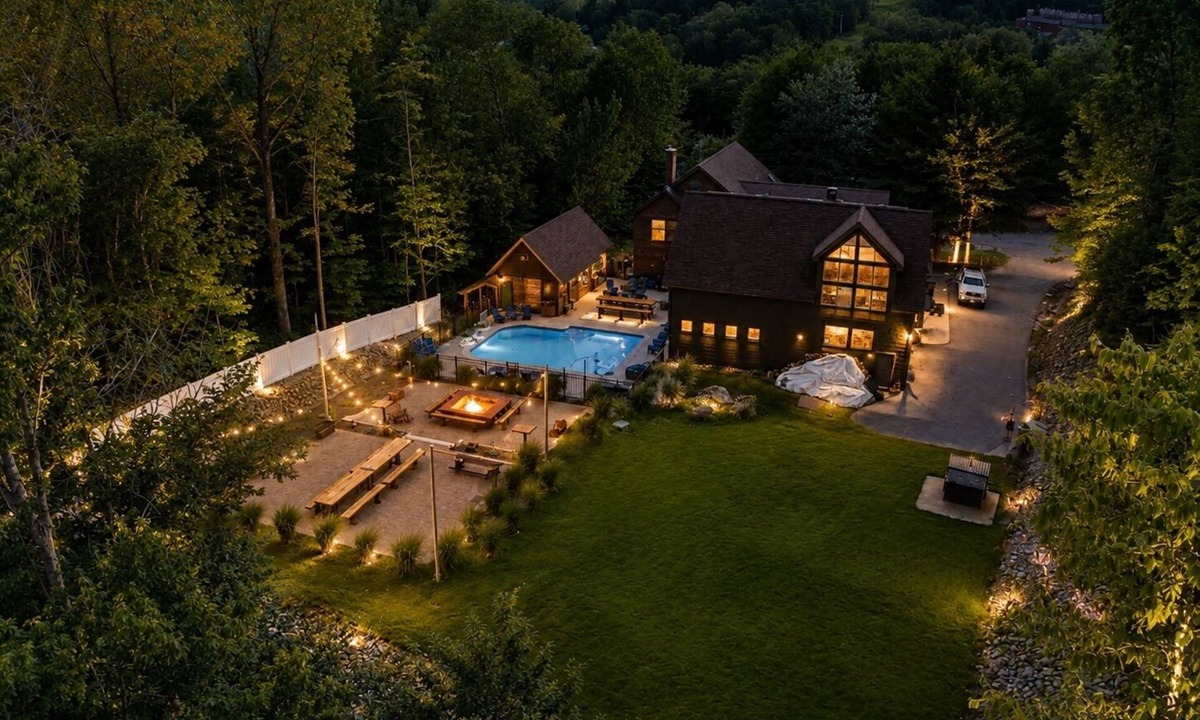 Sunday River Area House | Skitopia Ski in, Ski out! Custom Spa and Pool. Direct access Sunday River Resort