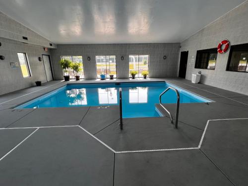 Delavan Hotel | Sky Lodge Inn & Suites - Delavan