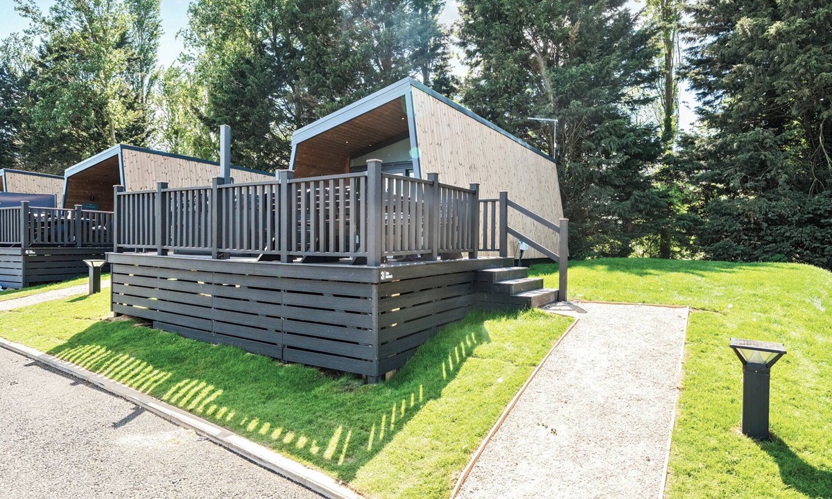 Great Billing Cottage | SKYLIGHT STARGAZER - BILLING AQUADROME in Billing Aquadrome Holiday Park