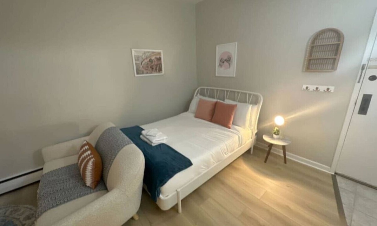 Prudential - St. Botolph Apartment | Sleek Back Bay Studio