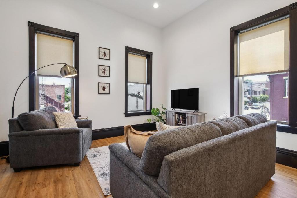 Millersburg Apartment | Sleek Millersburg Apartment in Downtown!