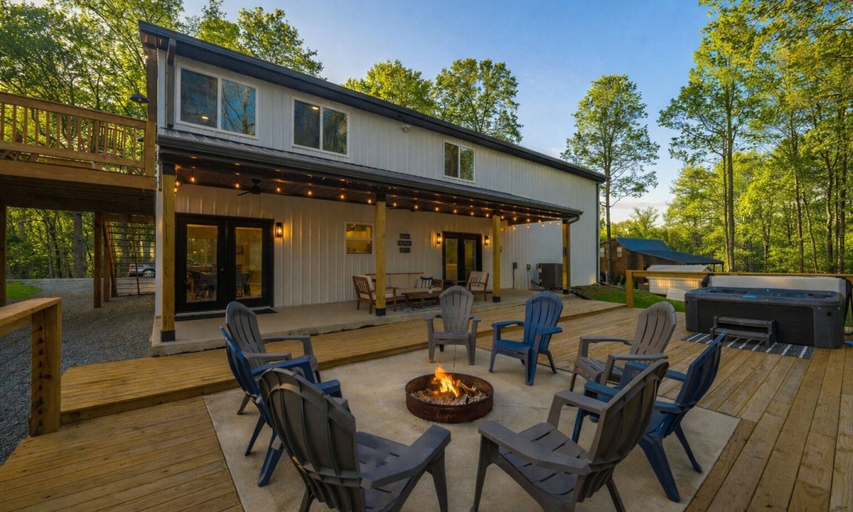 Nancy House | Sleeps 12 | Hot Tub + Lake Access | Game Loft