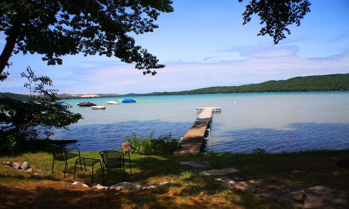 Empire House | Sleeps 13, Little Glen compound direct water front & tennis/pickleball court.