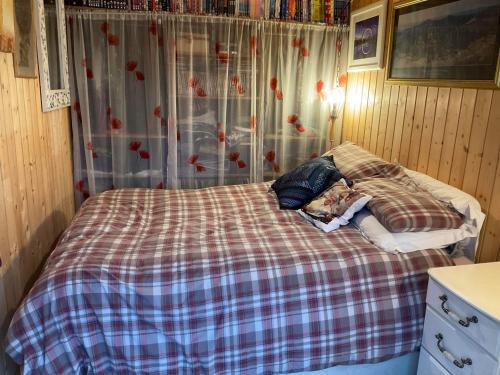 Mainland House | Sleeps 2 includes breakfast