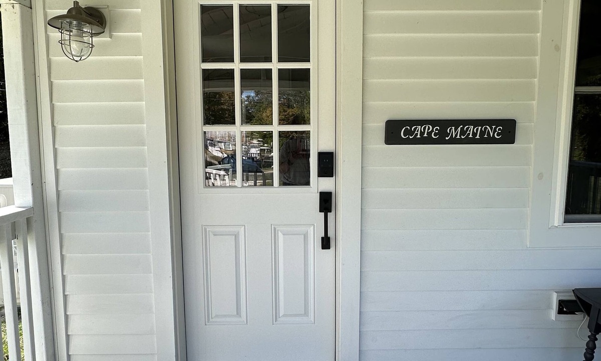 North Waterford House | Sleeps 5/nearby lakes & trails w/beautiful mtn views and sunsets. Great WIFI!