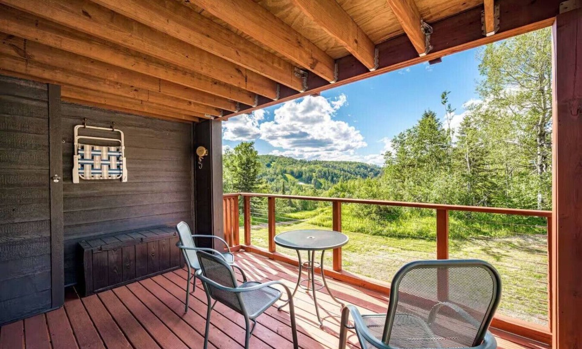 Lutsen House | Slopeside North Shore Views | Ski-In/Ski-Out | Hot Tub