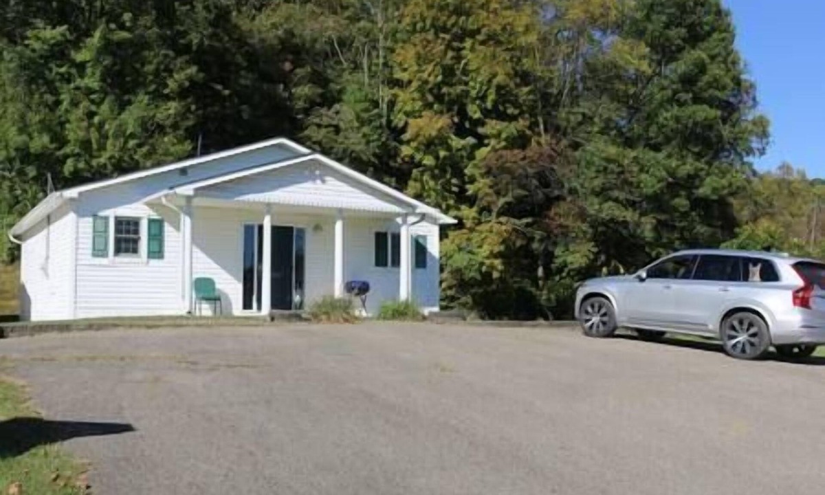 Athens House | Small House, 2 queen bedrooms, 1 bath, on route 33, Very Nice!