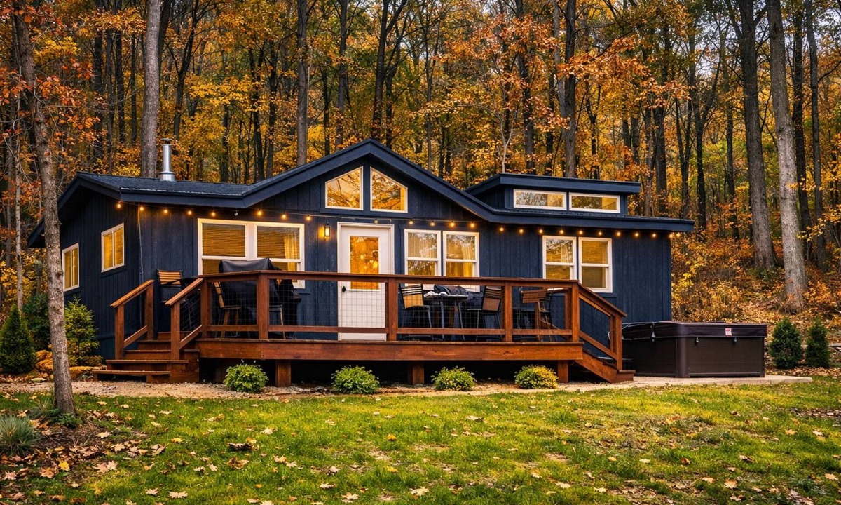 Bladensburg Cabin | SOFT OPENING: WILLOW'S COVE CABIN W/HOT TUB, HOME THEATRE AND WOODLAND VIEWS