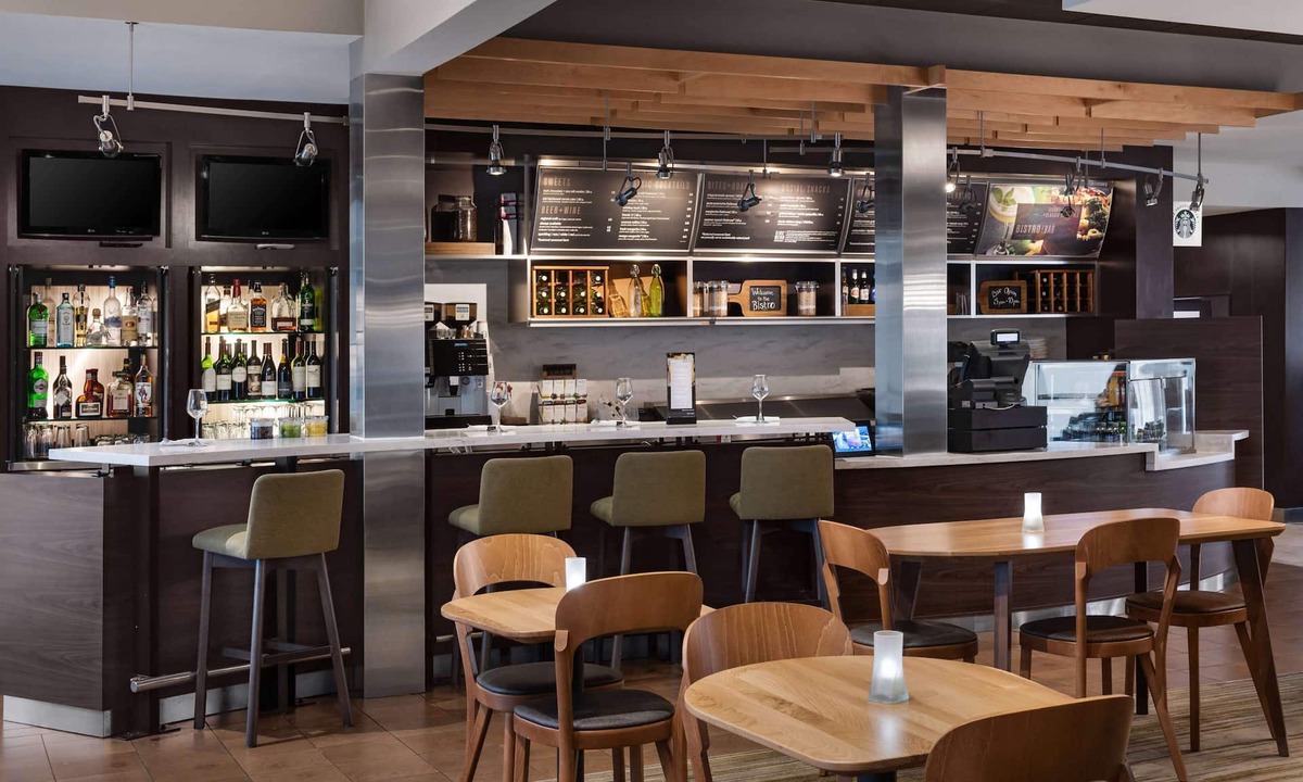 Middletown Hotel | Sonesta Select Newport Middletown