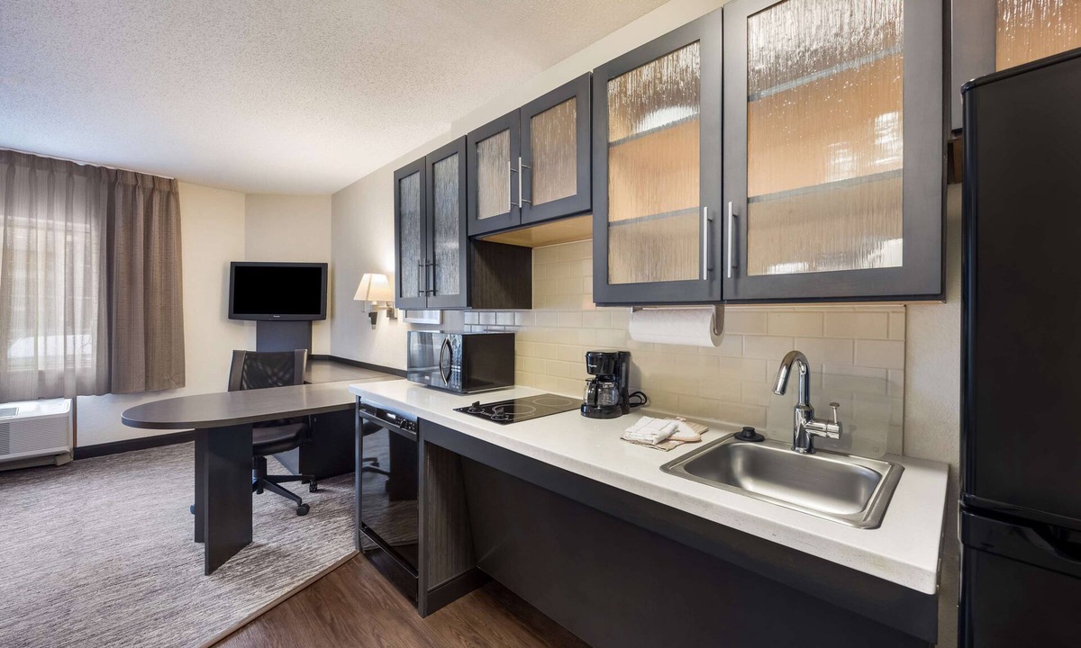 Earth City Hotel | Sonesta Simply Suites St Louis Earth City