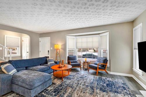 South Euclid House | South Euclid 3BR Cozy Home