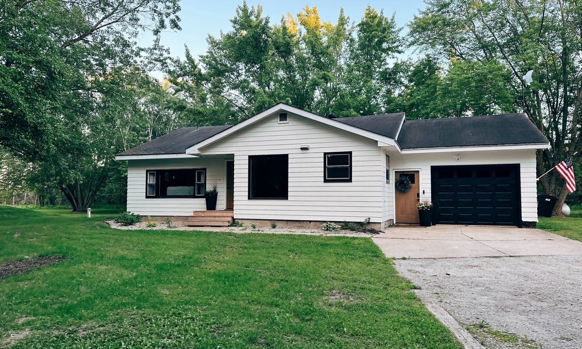 Warroad House | South Shores