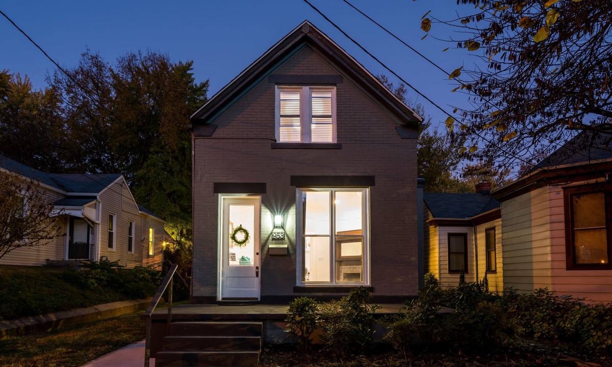 Highlands House | Southern Gentleman- Quaint, Hot Tub - Walkable!
