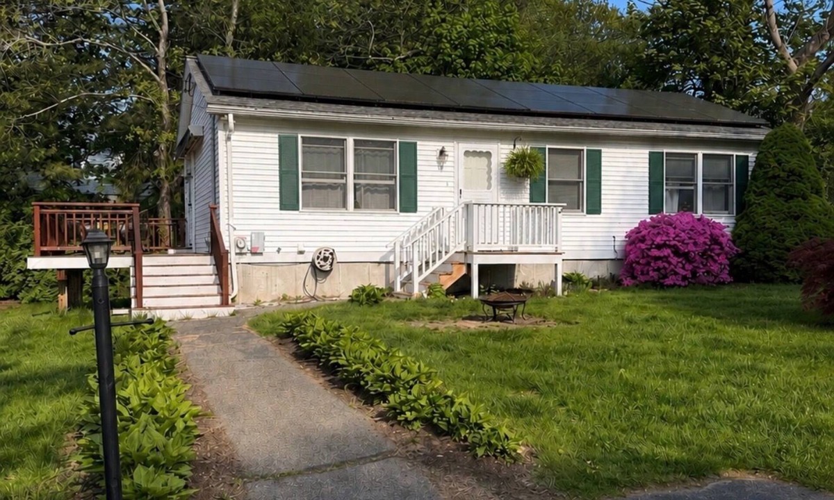 Gloucester House | Southwestern Coastal Retreat Walk to Good Harbor Beach, 3BR Gloucester Getaway