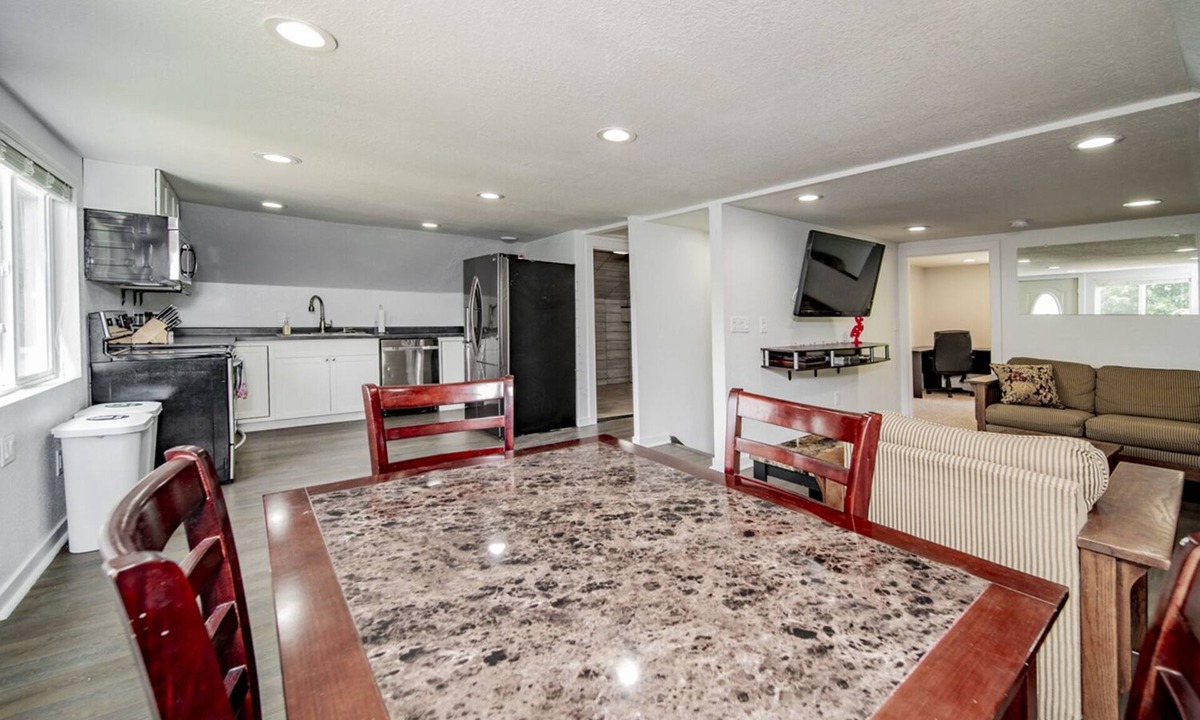 Slatterly Park House | Spacious 2 BR Flamingo Suite - Minutes from Mayo!