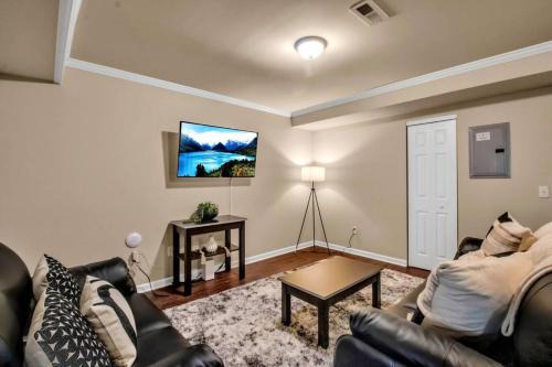 Amherst Apartment | Spacious 3 bed 3 bath Apartment No stairs