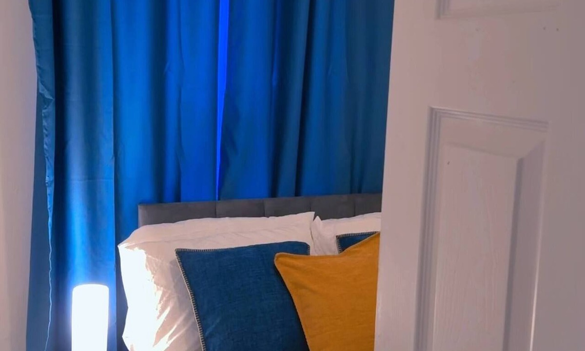 Gateshead Apartment | Spacious 3BR Sleeps 8 1G Wifi Free Parking