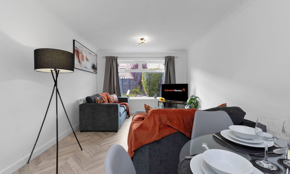 Livingston Apartment | Spacious 4 bedroom home close to airport