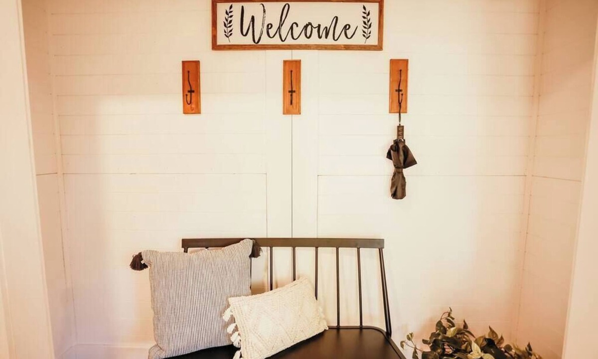 Clare House | Spacious 4 bedroom Guest House