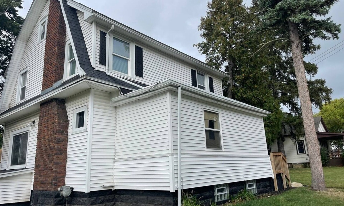 Lansing House | Spacious 4-bedroom house near downtown Lansing
