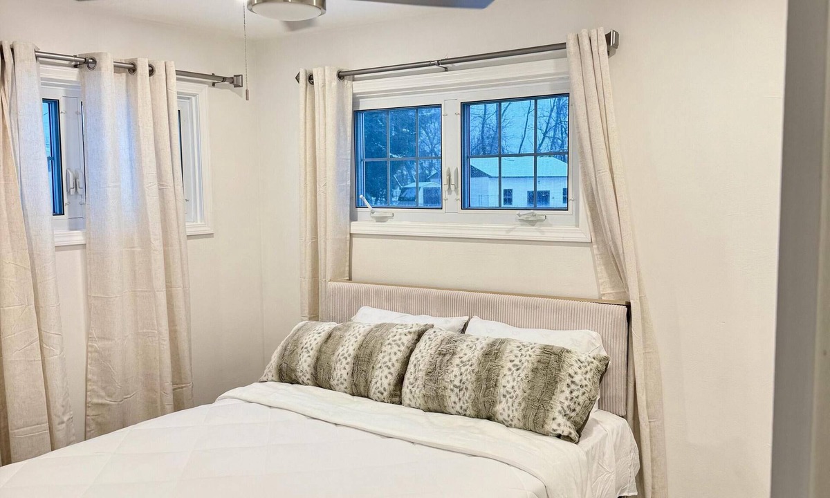 Bethel Park House | Spacious 4-bedroom house in tranquil Bethel Park with AC