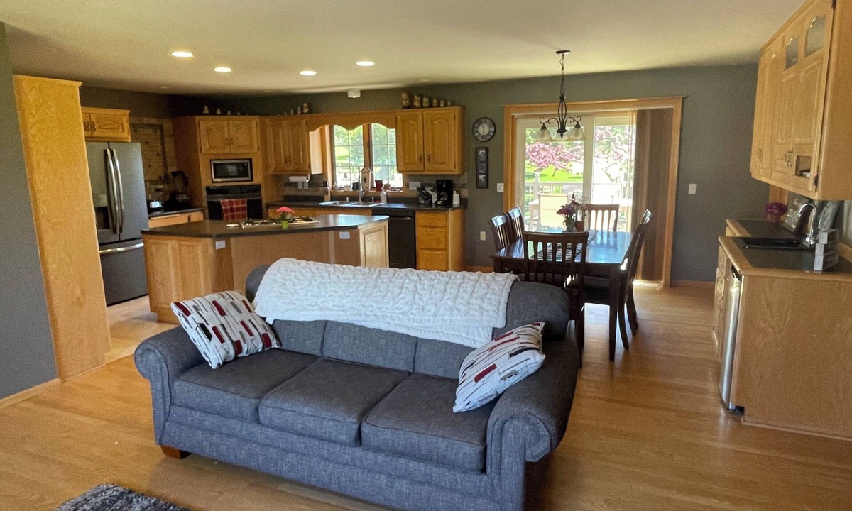 Fond du Lac House | Spacious 4-bedroom house EAA week in convenient Fond du Lac