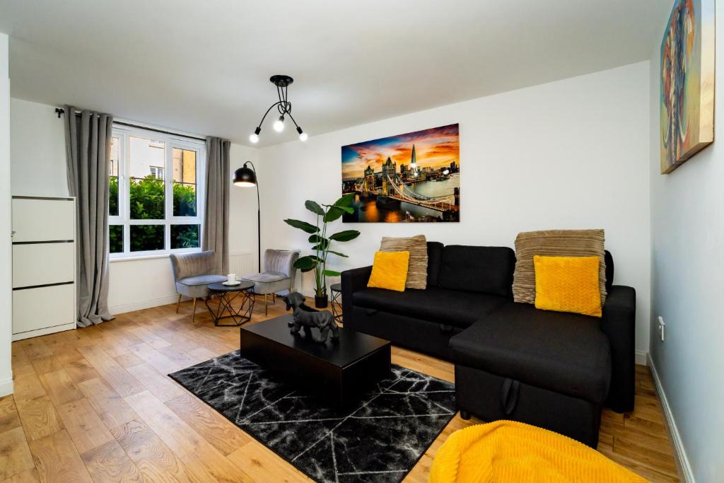 Liberton House | Spacious 4Bed House, 3 Baths, Parking, Sleeps 7
