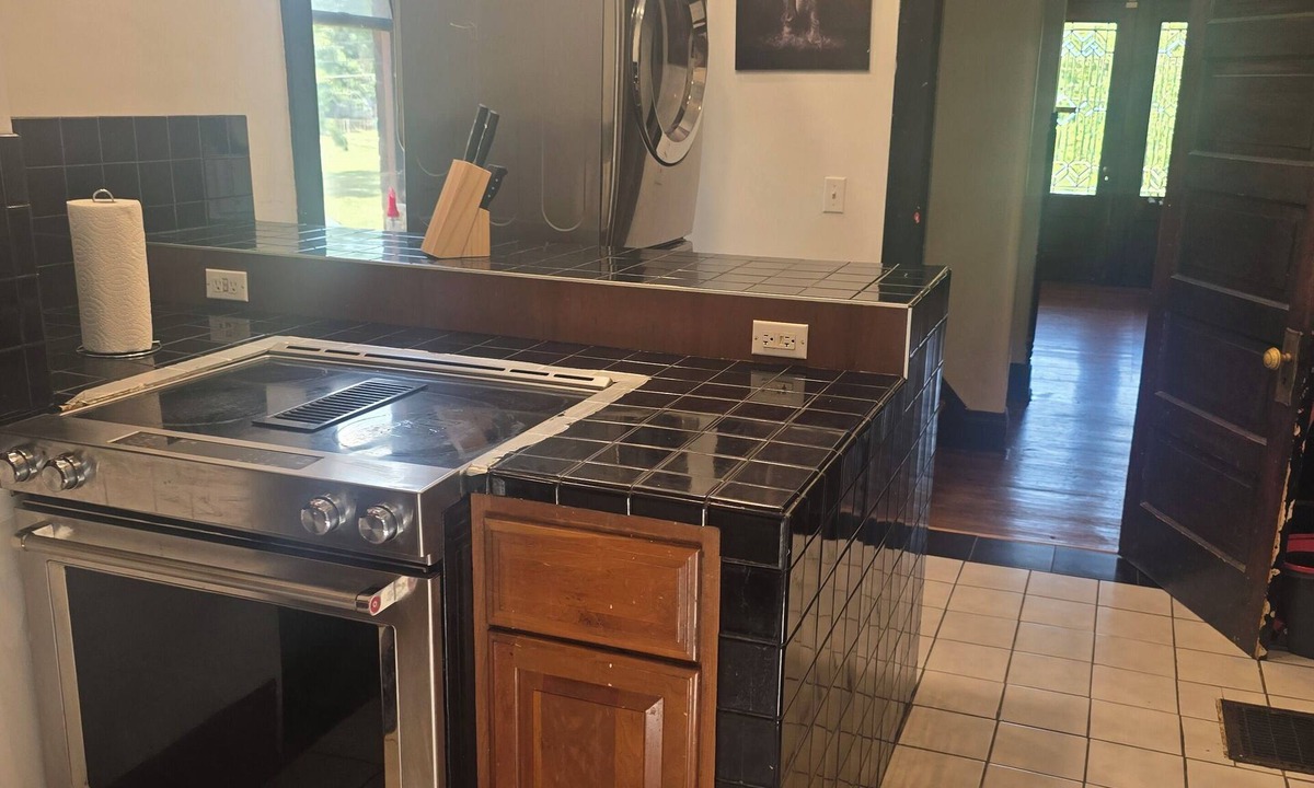 Cincinnati House | Spacious 5-bedroom house in brilliant Cincinnati with WiFi, AC