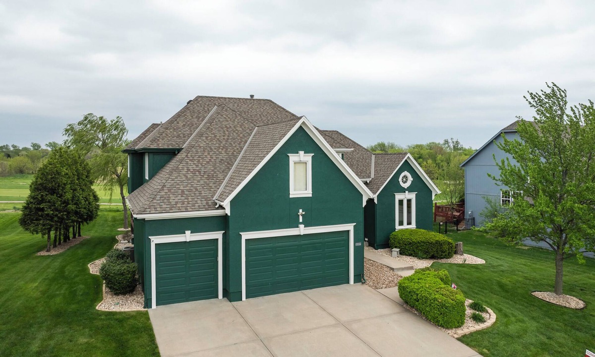 Basehor House | Spacious 5-bedroom house 30 minutes away from Arrowhead and the airport, Golf!