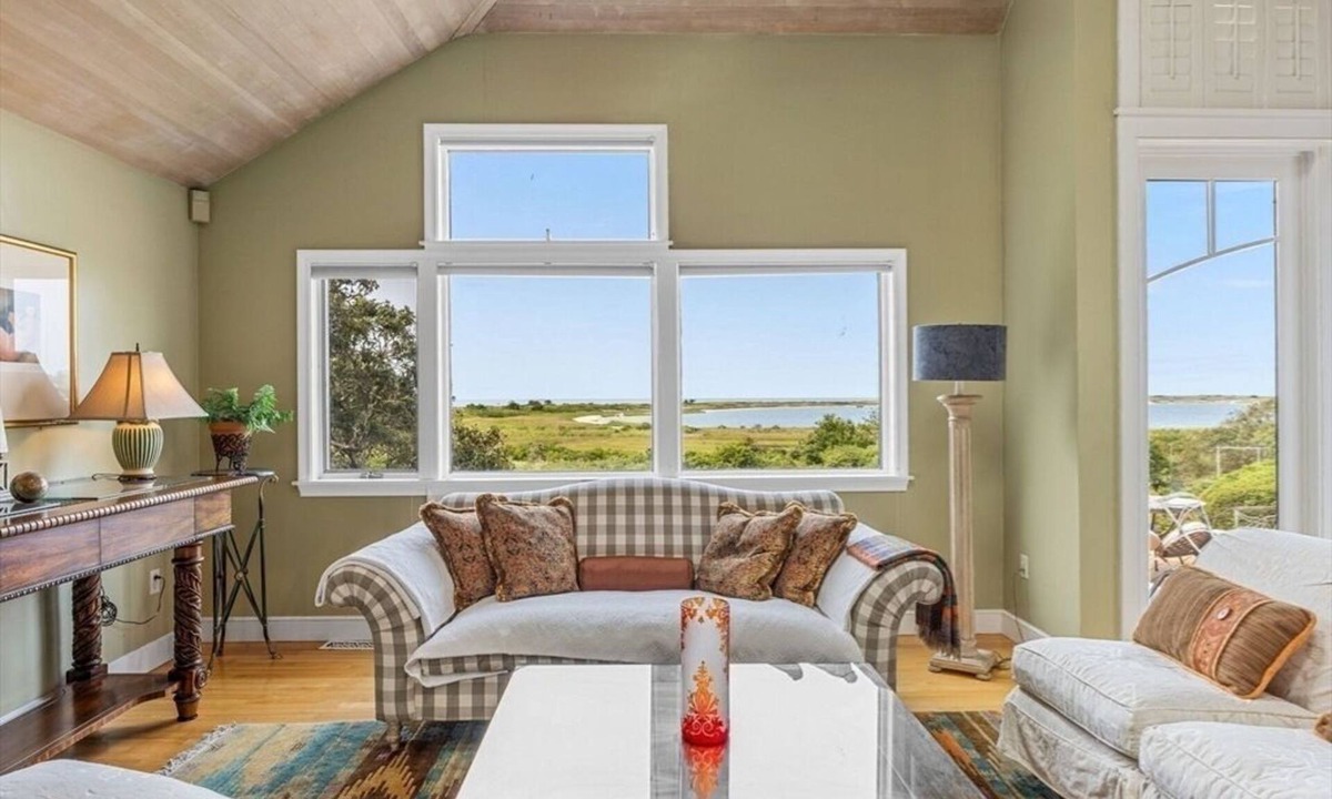 Chatham House | Spacious 5-bedroom oceanfront estate in marvelous Chatham with AC