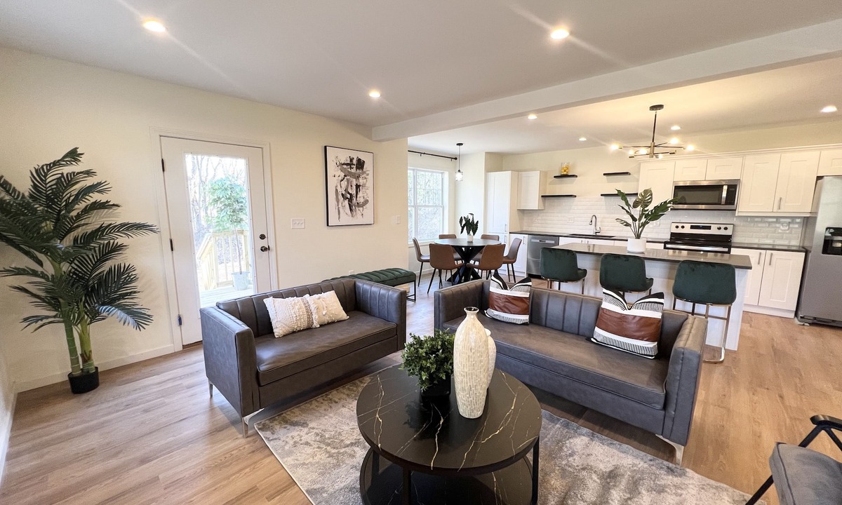 Bloomfield House | Spacious 5-bedroom townhome with WiFi and AC in charming Bloomfield