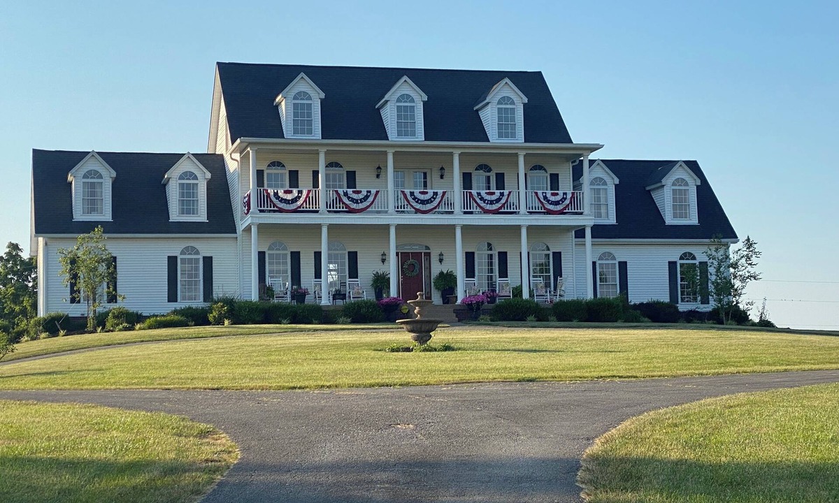 Chaplin House | Spacious 5-bedroom Estate home in the heart of Bourbon Country!