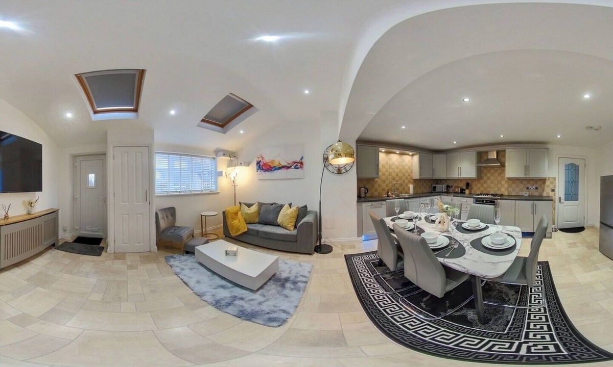 Sunderland House | Spacious 5BD Sunderland Home for Groups and Families