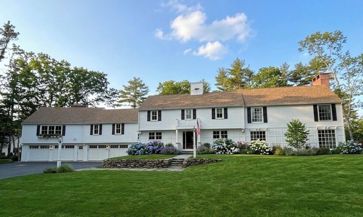 South Duxbury House | Spacious 7-bedroom house in peaceful Duxbury