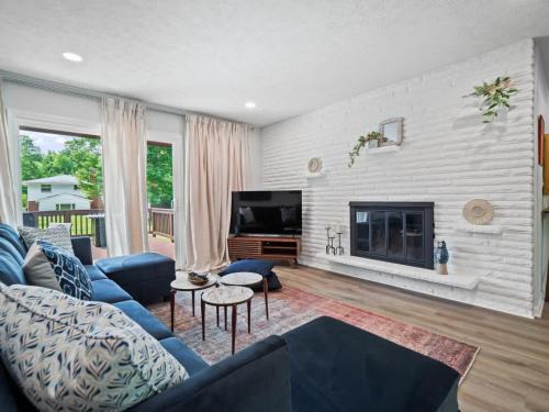 Strongsville House | Spacious and Luxury Designed Ranch with Game Room