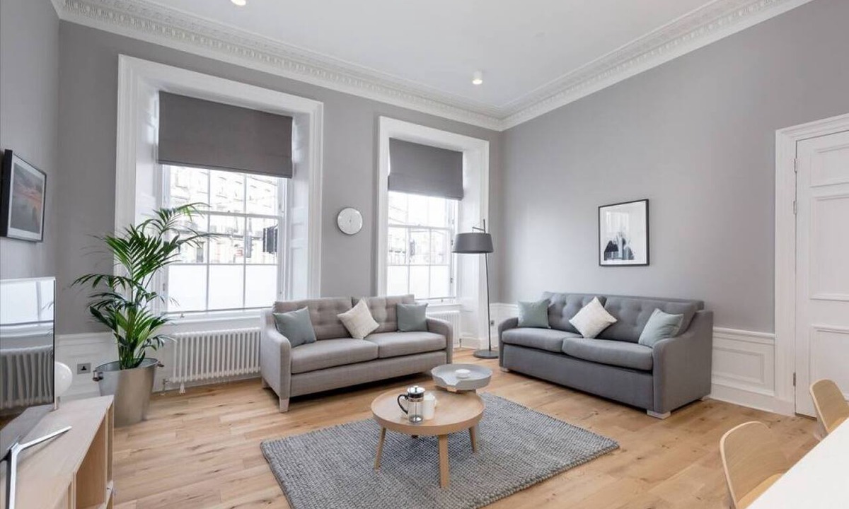 West End Apartment | Spacious Apartment close to Princes Street