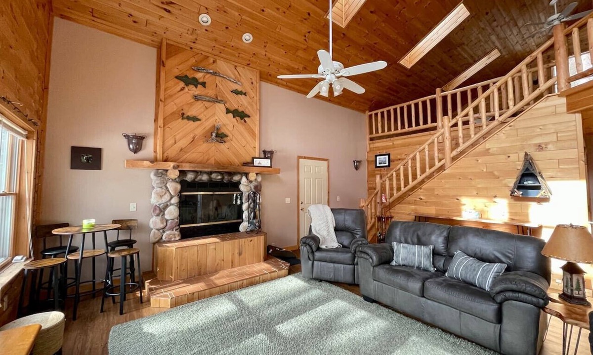 Winter House | Spacious Cabin on the Chippewa River